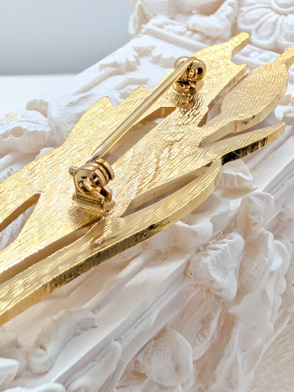 NEW Cattail Theme Fashion Pin - Picture 3 of 5